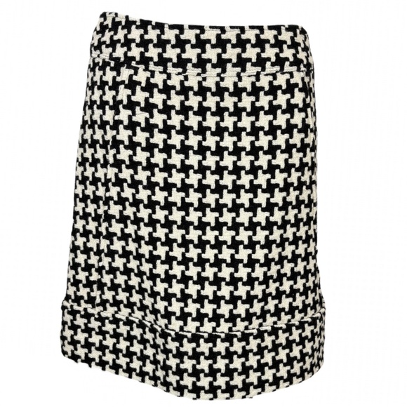 Club Monaco Dresses & Skirts - Club Monaco - Wool Blend Black and White Houndstooth Patterned Mini Skirt